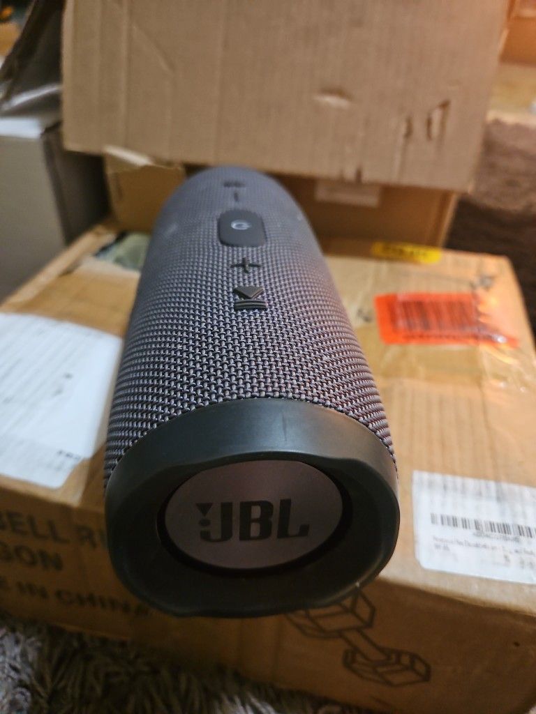 Used JBL Speaker Work Good Only Need The USB Charger