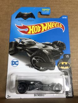 Hot Wheels Batman VS Superman - Batmobile