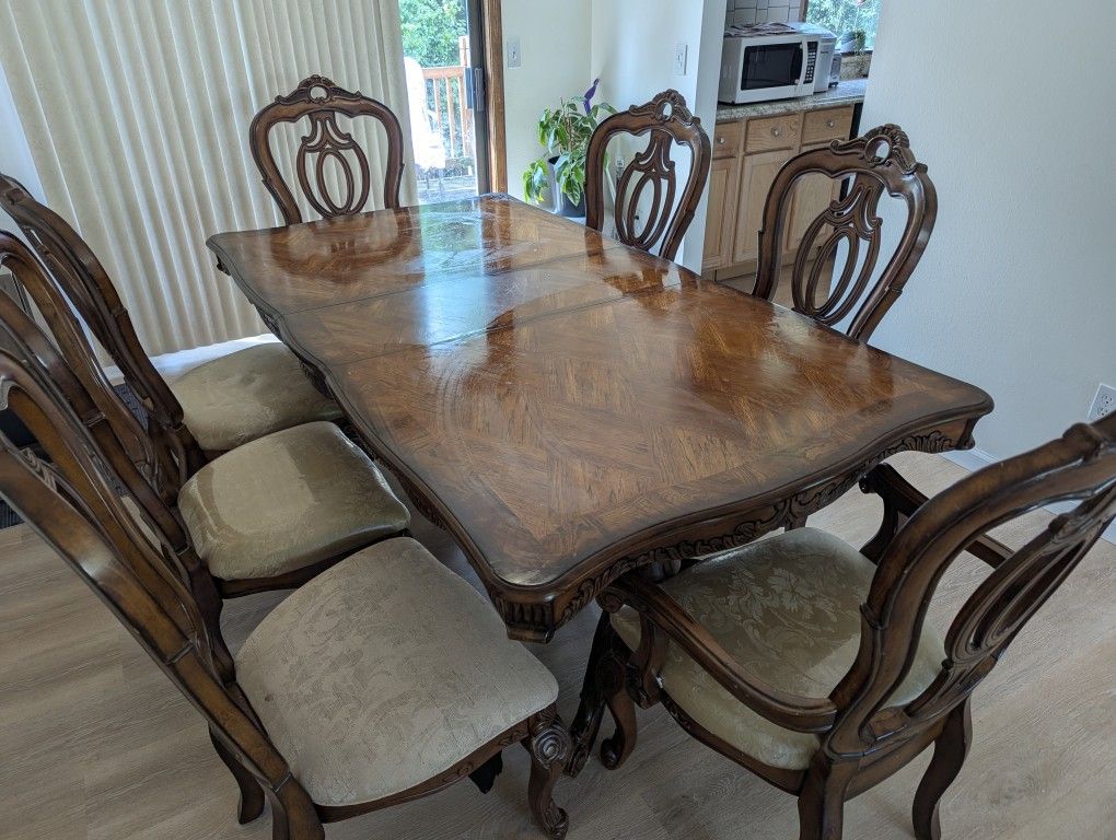 Vintage Dining Room Table And Chairs