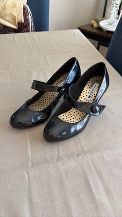 Black Patent Leather Mary Jane Heels -Size 7