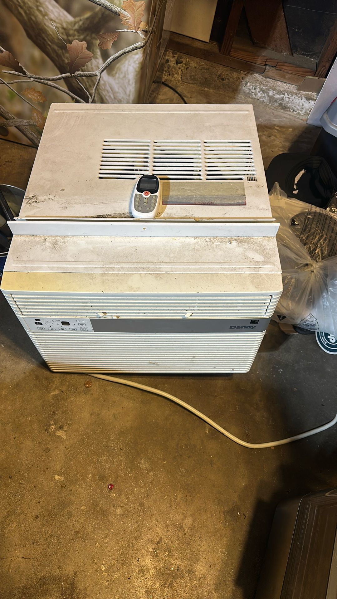 DANDY Used Window AC 12,000 BTU