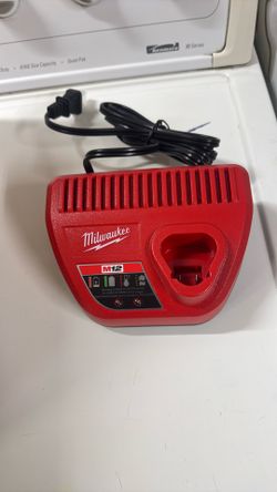 Milwaukee M12 Charger