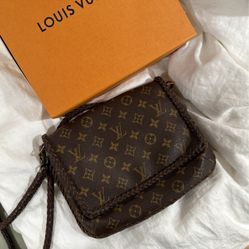 Louis Cross Body