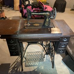 Singer Antique Sewing Machine