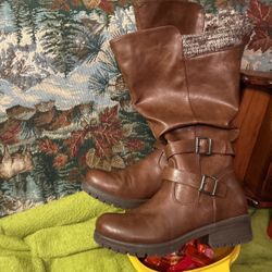 Boots Size8 Half Wide Calf