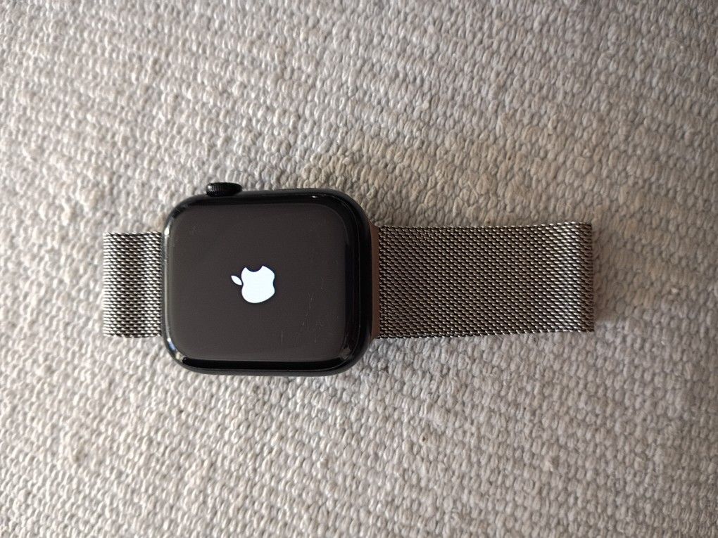 Apple Watch Series 7  Beautiful Condition.