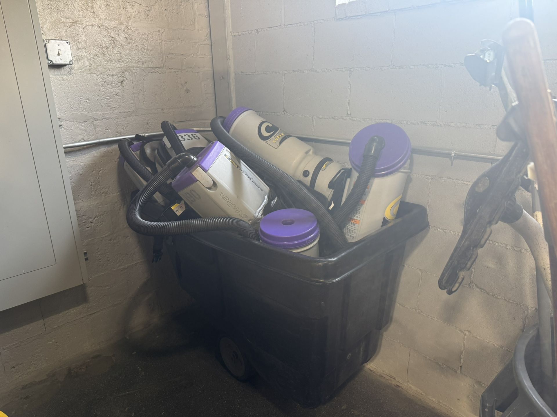 Vacuums / professional janitorial equipment