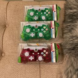 3 Xbox Wired Controllers 