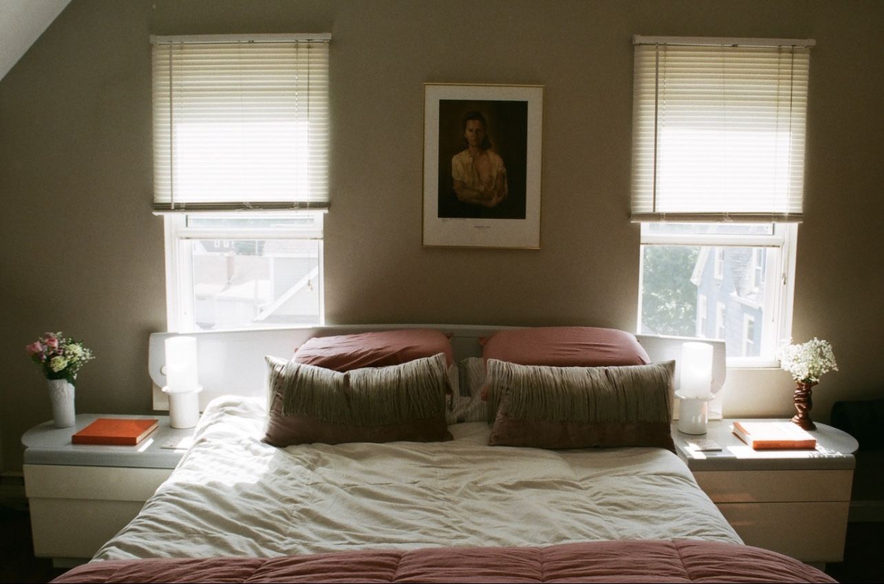 Postmodern Queen Bed Frame, Set With 2 Side Tables, 2 Lamps, Dresser And Mirror