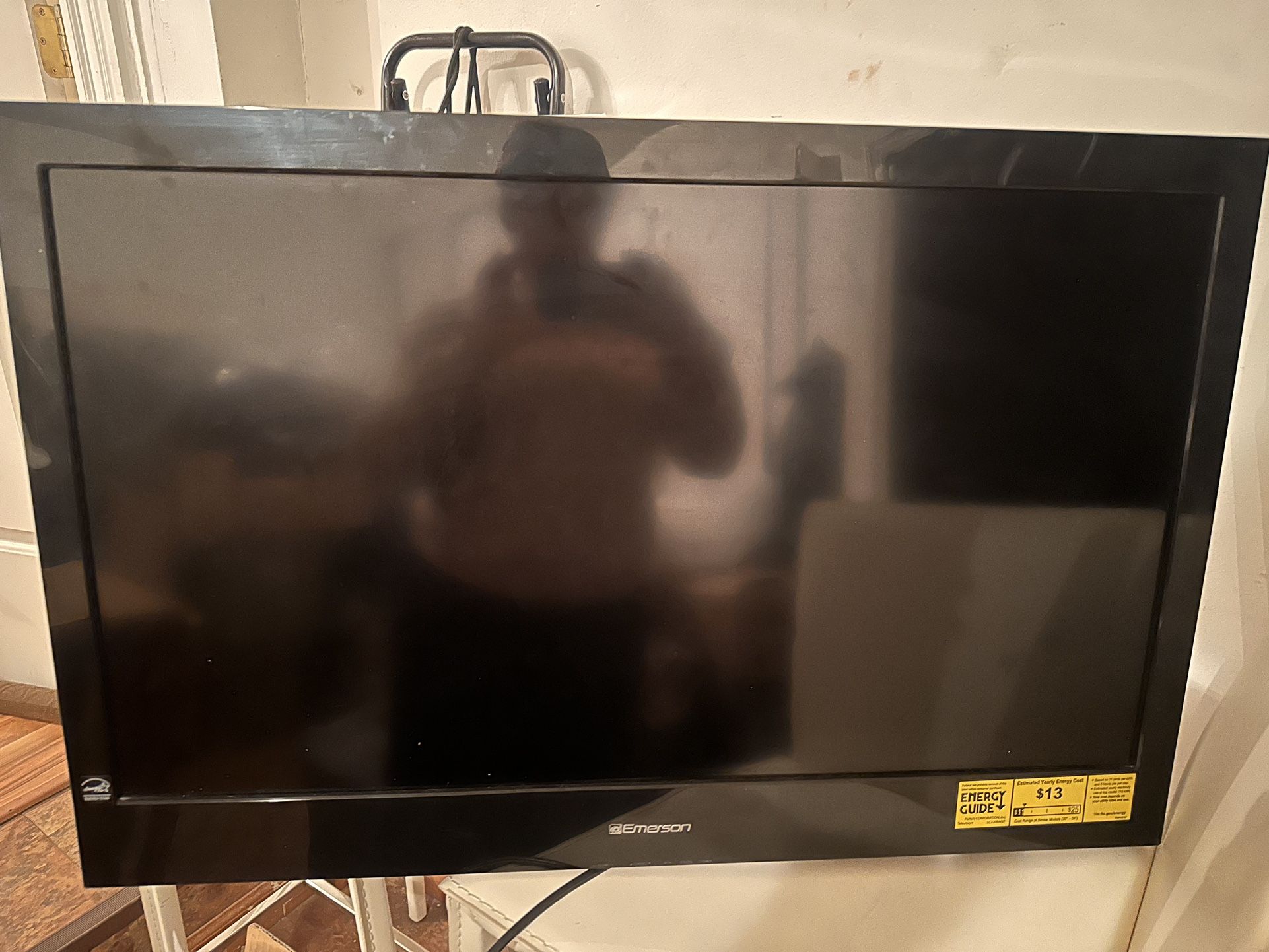 32 Inch Emerson Tv
