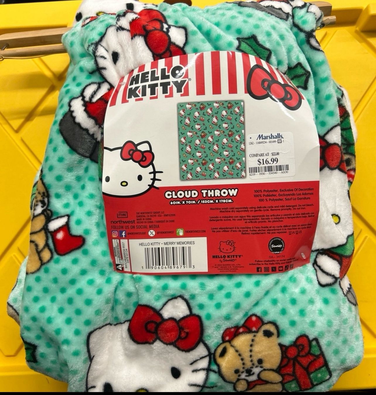 NWT Hello Kitty Cloud Throw Blanket Merry Memories Christmas Theme 60 in x 70 in