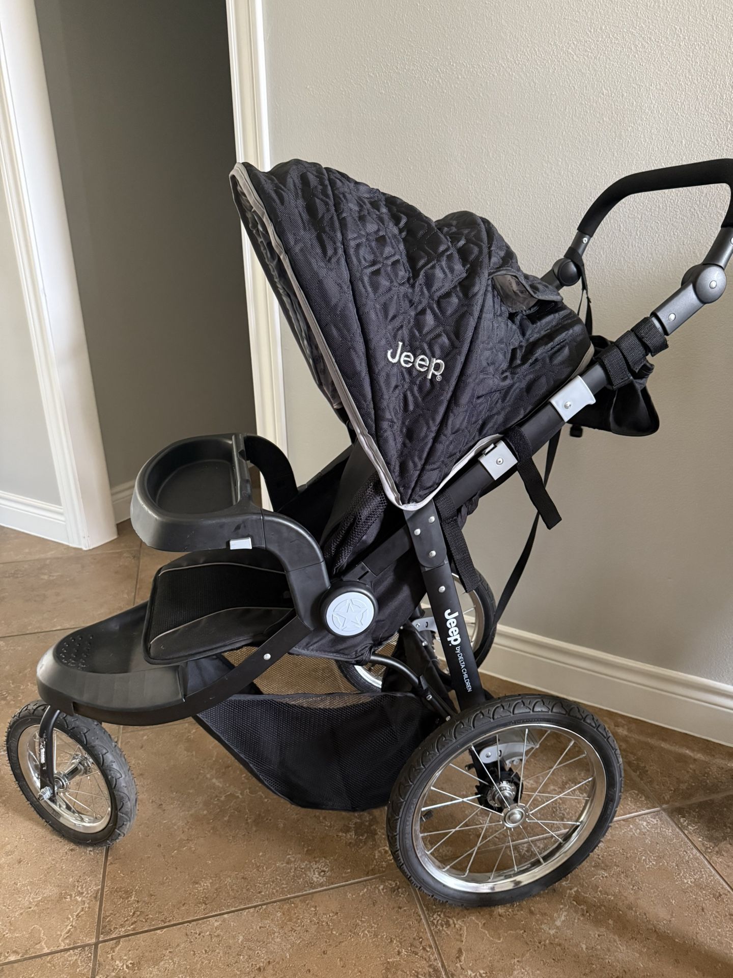 Jeep Jogging Stroller / Carriola para correr 