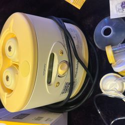 Medela Pump & kit 