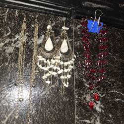 BEAUTIFUL CHANDELIER EARRINGS