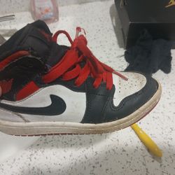 Size 12 Kids Jordan 1 Mid (PS)