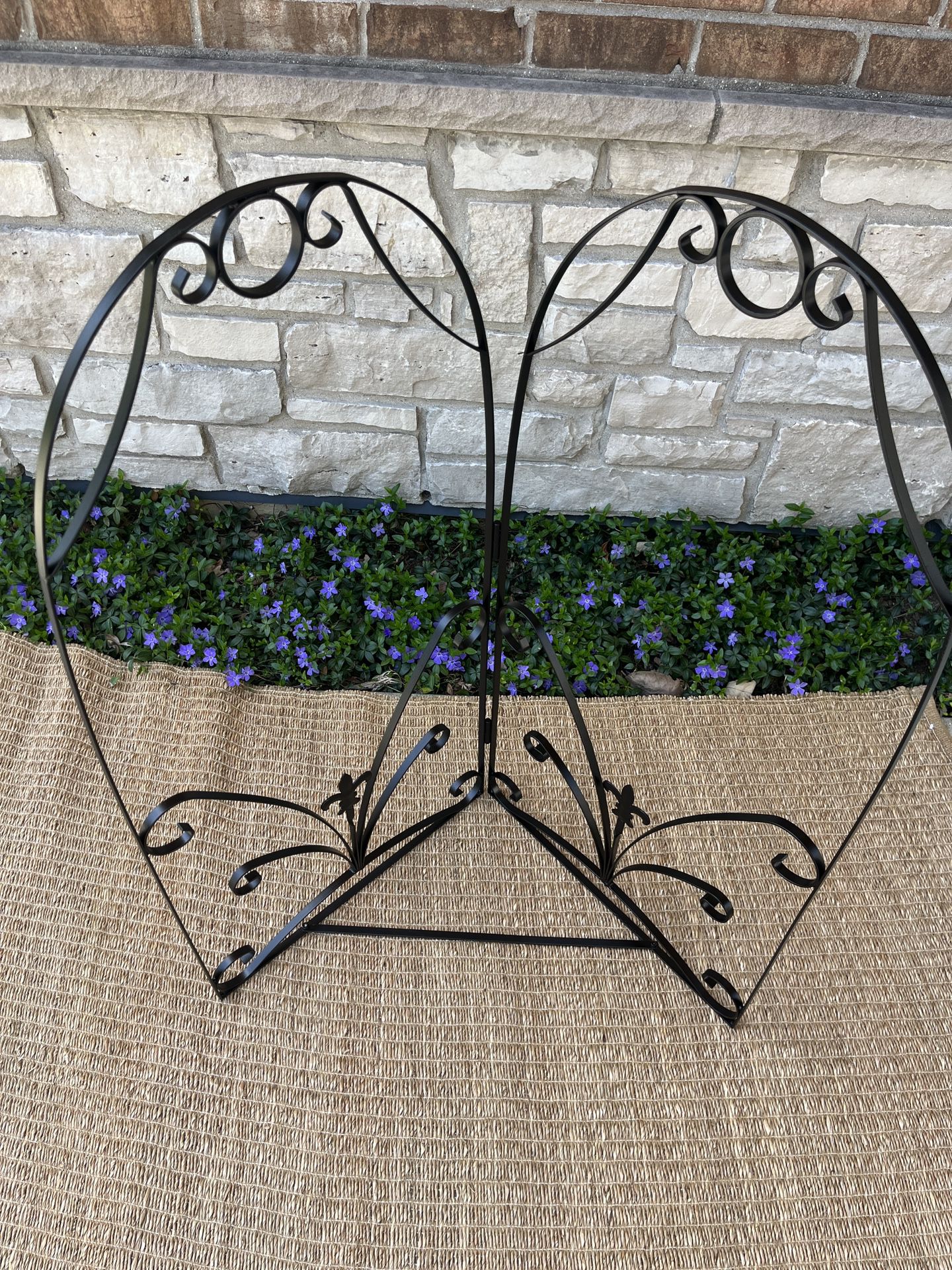 Metal Hanging Plant/ Flower Stand