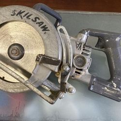 Skilsaw SPT77W-01 7-1/4" Worm Drive Circular Saw 