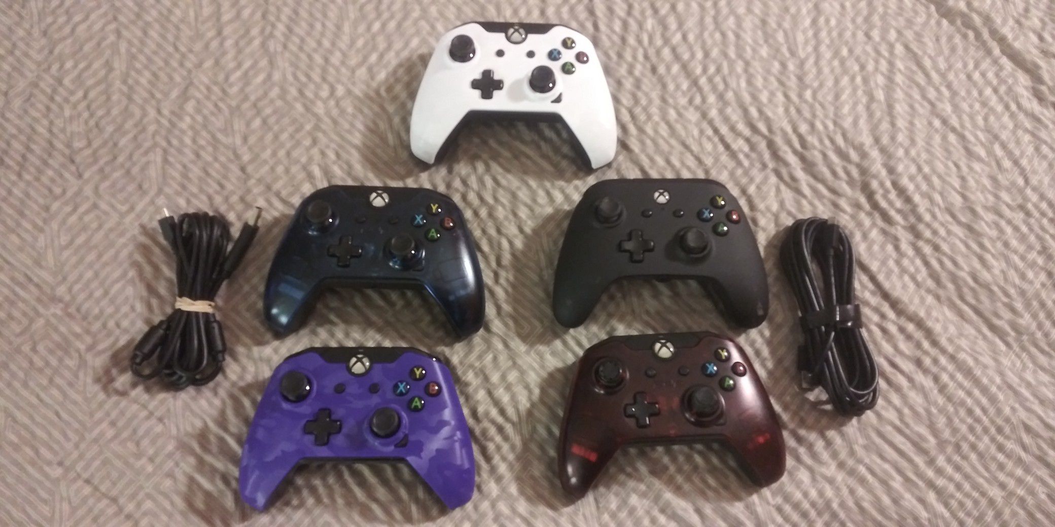 Lot of 5 Wired XBox One Controllers