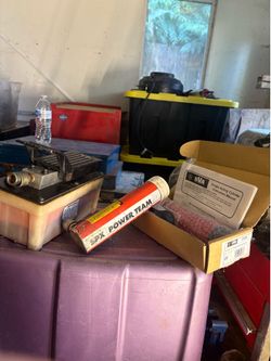 2 hydraulic cylinders one new in the box the other used twice   And there is a ir over hydraulic pump