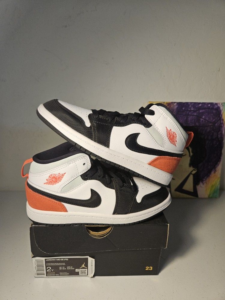 Size 2y Kids Jordan 1's $85