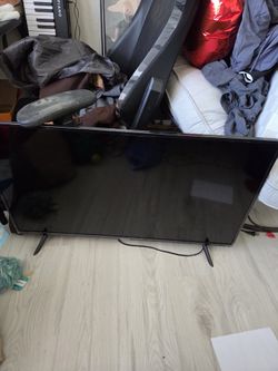 Hisense Roku TV Above 40" Below 50"