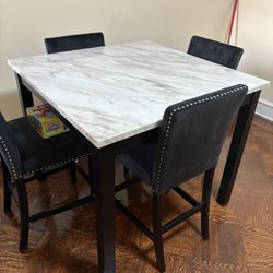 Dining room table and 4 chairs