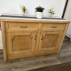 Beautiful High-quality China Hutch