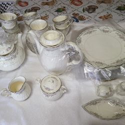 Noritake Knottinghill China 96 PC Set