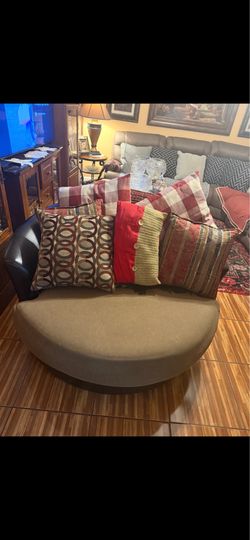 Circular rotating lounge chair