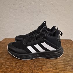 Adidas Ownthegame 2.0 Athletic Basketball Shoes Boy's Size US 4

