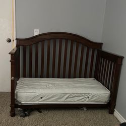 Crib - Converts To  Toddler  Bed 