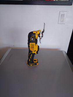 Dewalt 20v Xr Brushhlesssaw
