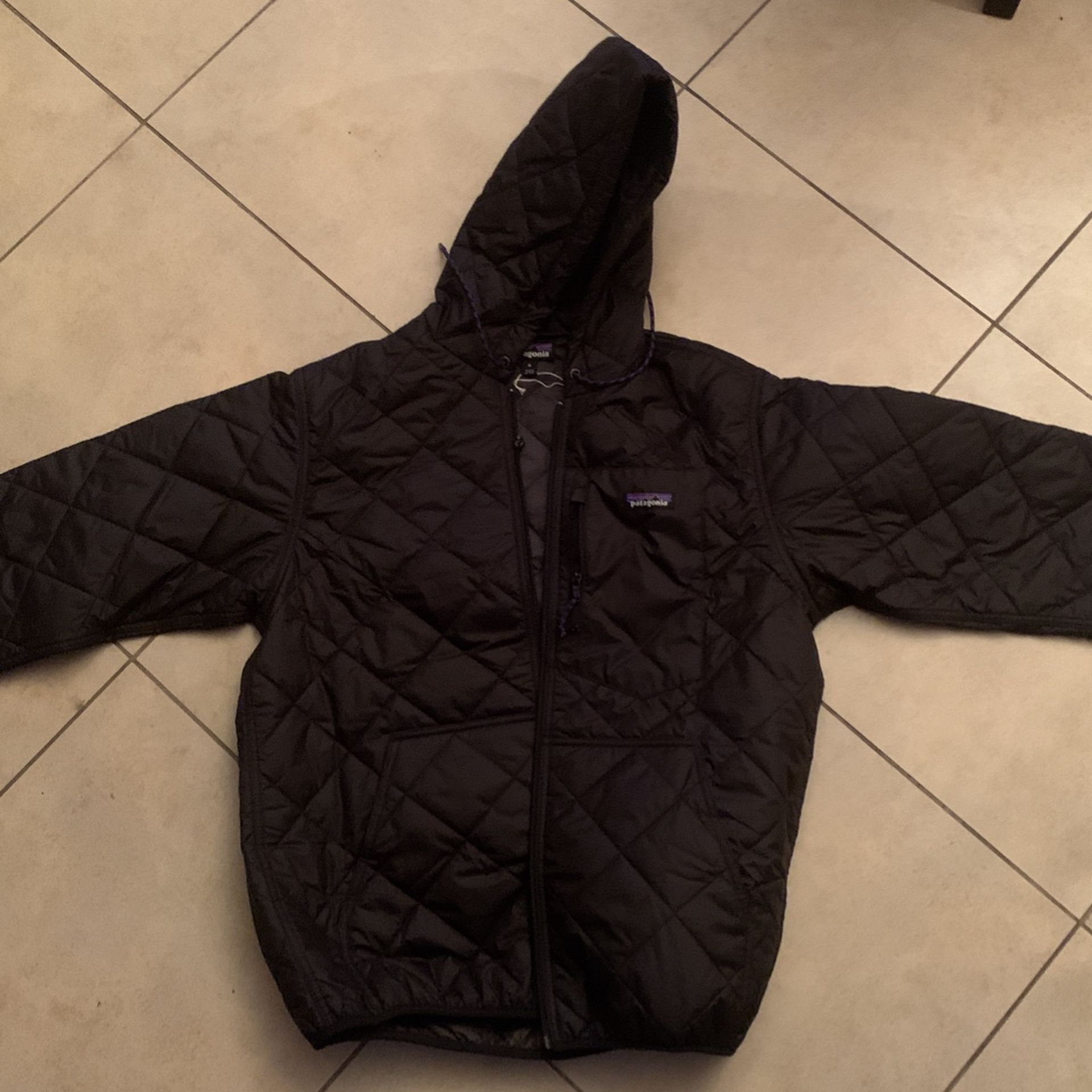 BRAND NEW PATAGONIA WOMENS M