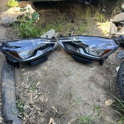 Headlights Nisssan Sentra 2018