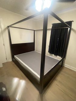**WILL BE GONE BY 8/22** Crate and Barrel Queen canopy bed
