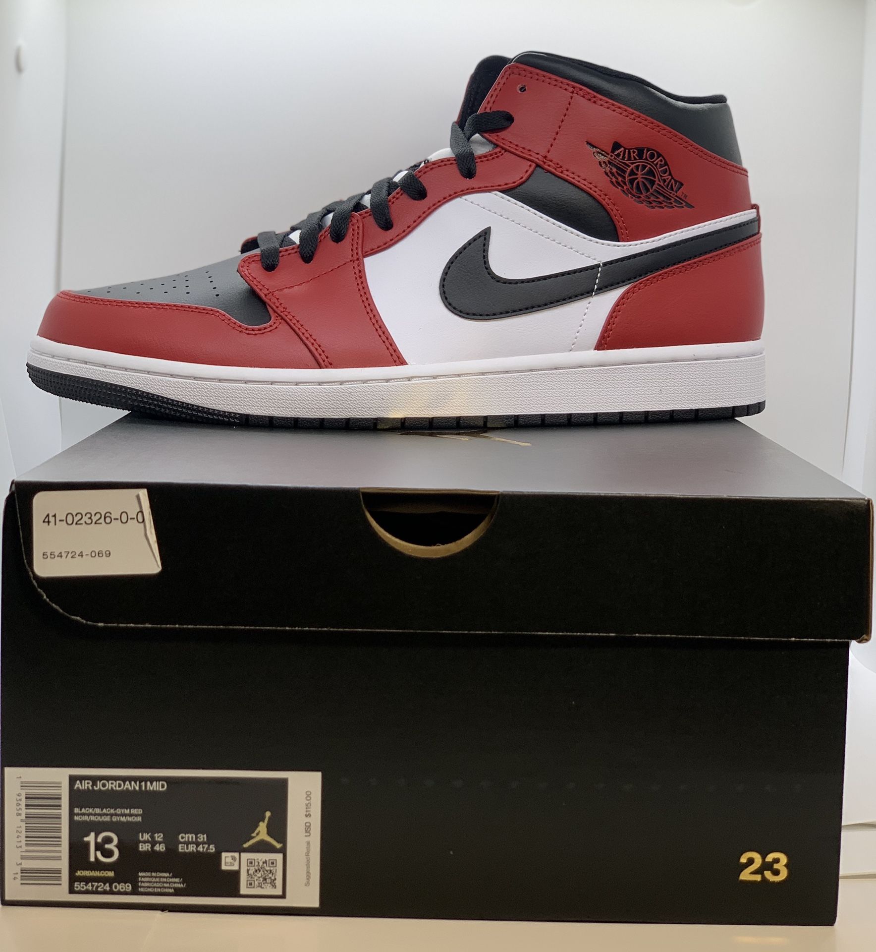 Air Jordan 1 mid “Chicago Black Toe” size 13