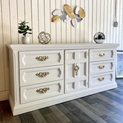 Beautiful wooden vintage dresser Burlington furniture, good condition, working well , original handle,distress paint, in antique white color,good size