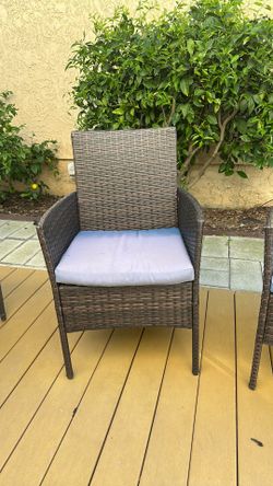 Set of 2 patio chairs