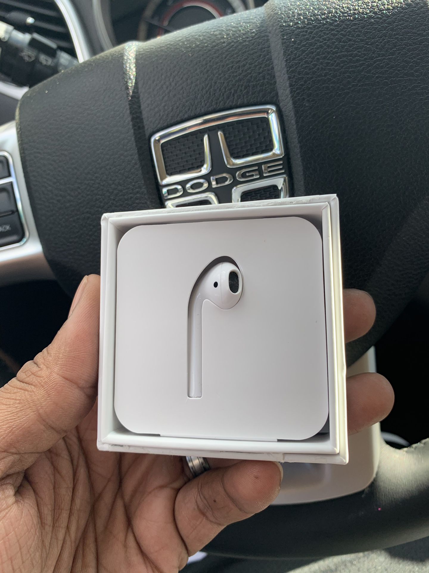 BROKEN Right Air Pod ( selling for parts)