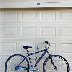 Trek 7500 Multitrack Hybrid Bike – 17.5” Frame – 700c – 21-Speed Bicycle 5’6”-5’10” 