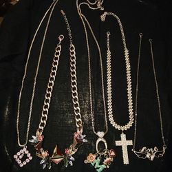 Necklace lot