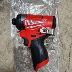 Milwaukee M12 Impact Driver 