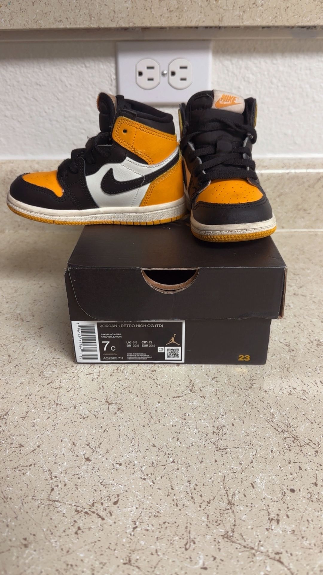JORDAN 1 RETRO