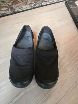 Dansko size 39 black canvas clogs