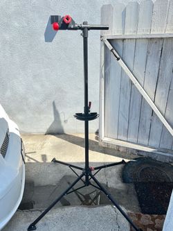 Bike repair rack