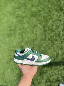 Nike Dunk Low (W) “Gorge Green”