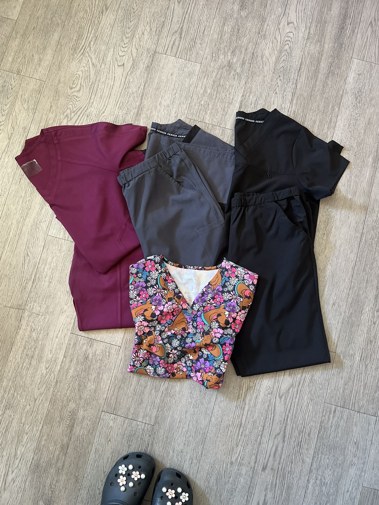 3 Scrubs Sets /blouse (large)