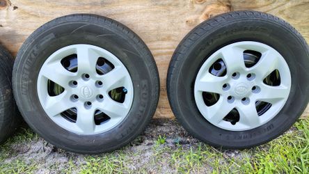 2009 kia Sedona 16"wheels and hubcaps