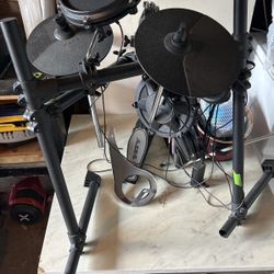 It’s A ALESIS Drum Set great condition brand new barely used