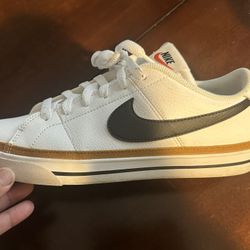 Nike Men’s Size 8 $30 OBO